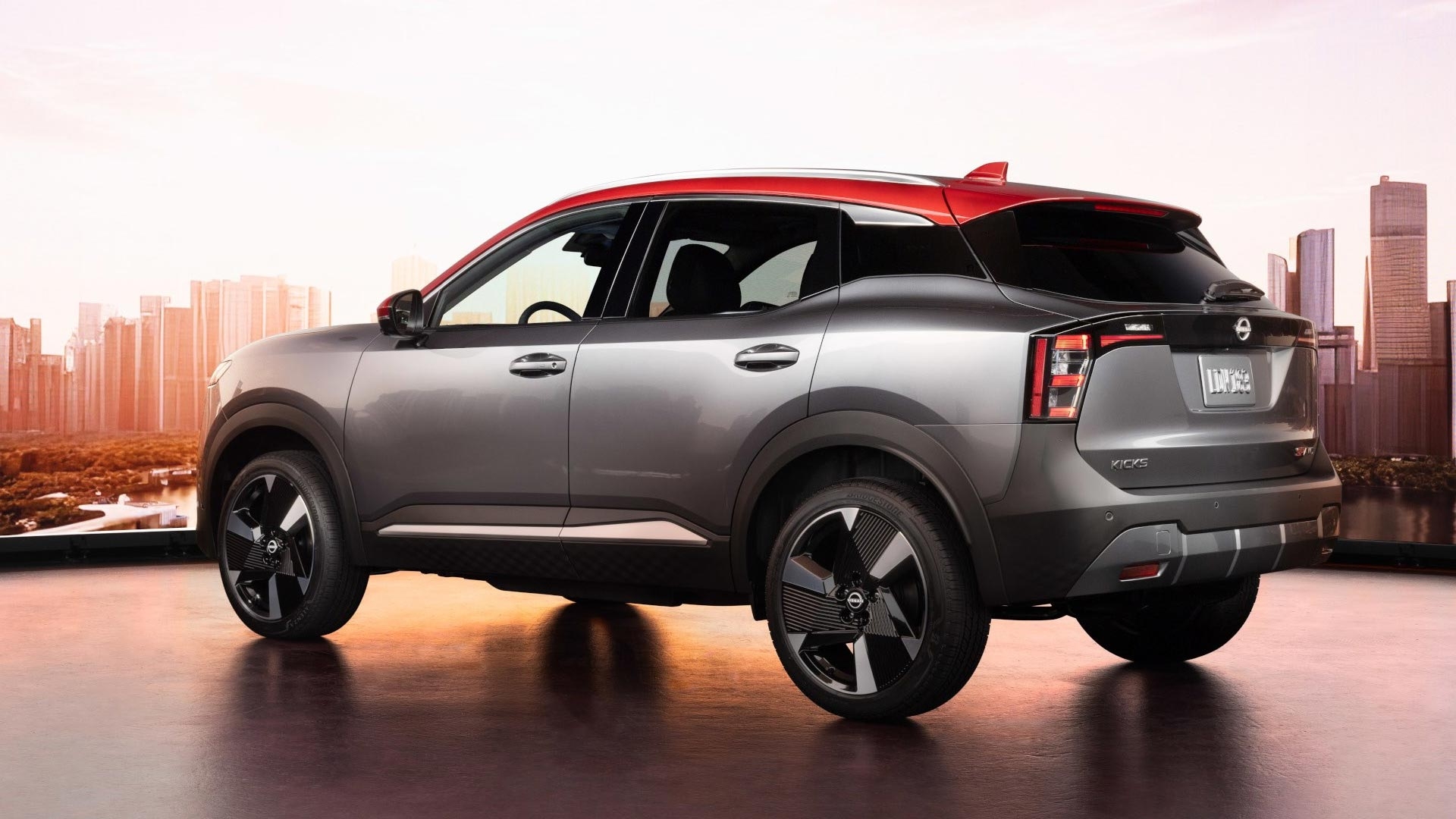 Vue 3/4 arrière du Nissan Kicks 2025.