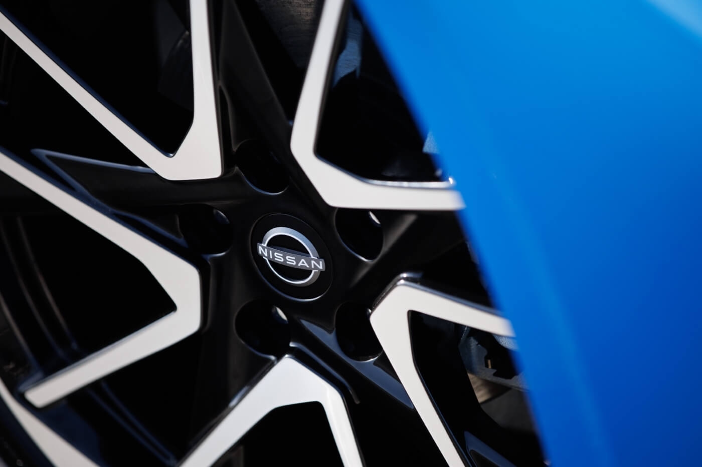 Vue proche d'une jante de la Nissan Sentra 2025.