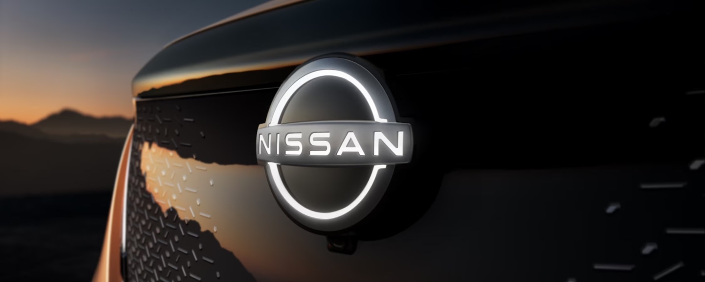 Logo Nissan de l'Ariya 2026.